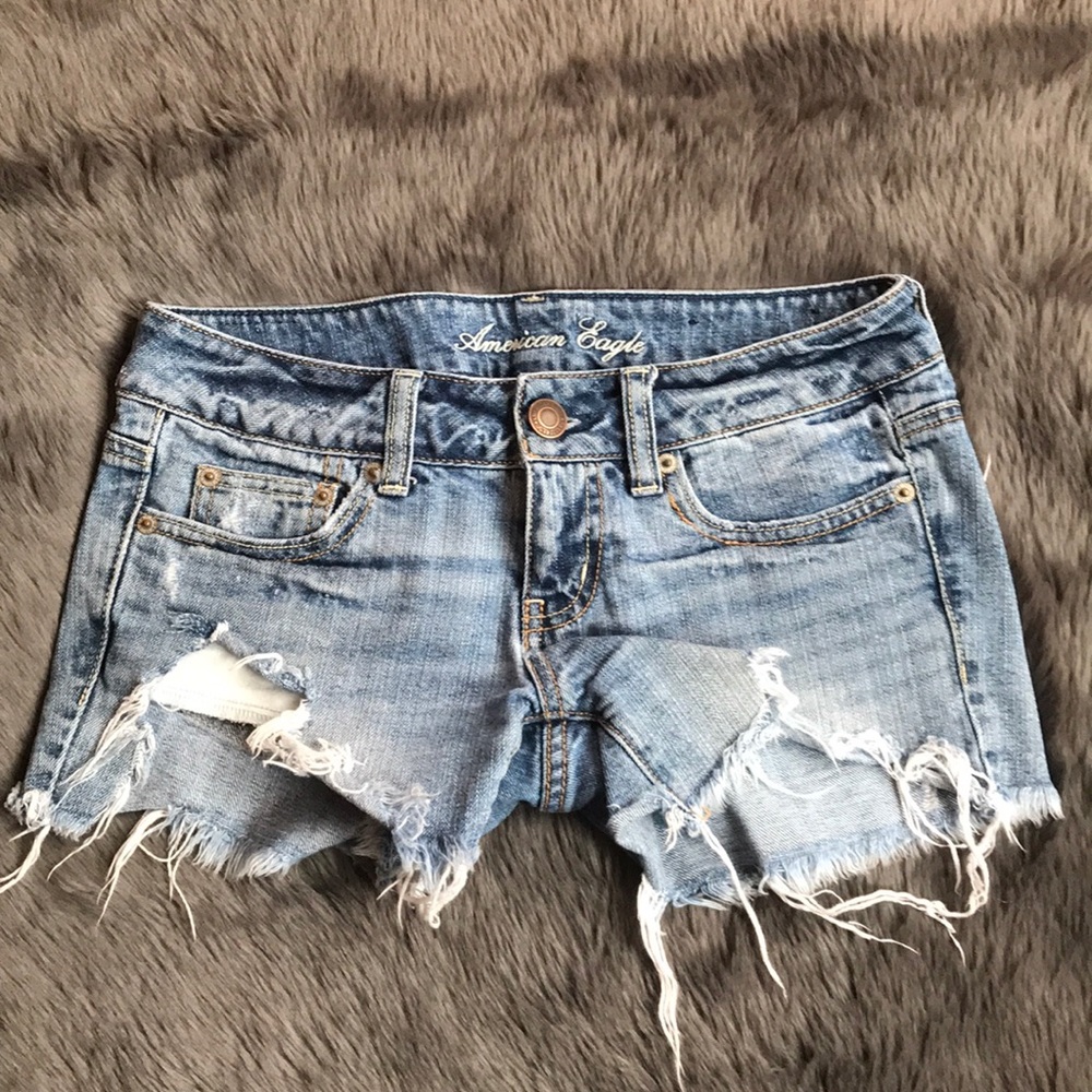 Cute distressed American Eagle shorts